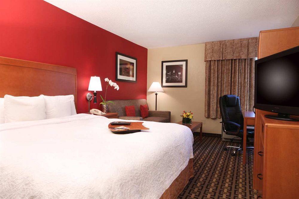 Hampton Inn Atlanta-Buckhead Экстерьер фото